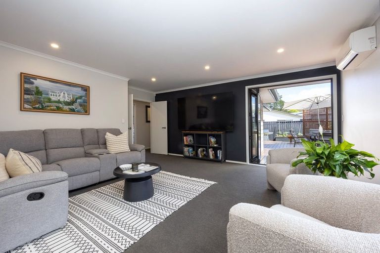 Photo of property in 61 Vinistra Road, Kumeu, 0810