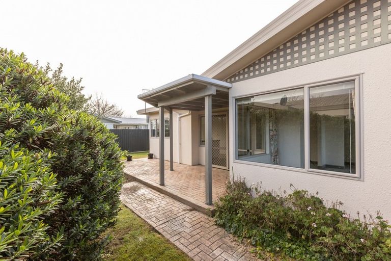 Photo of property in 2/52 Te Aute Road, Havelock North, 4130