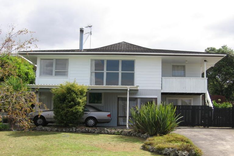 Photo of property in 22 Rosewarne Crescent, Glendene, Auckland, 0602