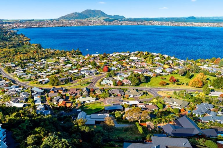 Photo of property in 32 Mapara Road, Acacia Bay, Taupo, 3385