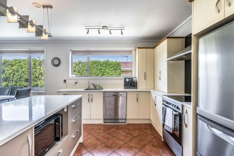 Photo of property in 82 Dalwharn Street, Wallacetown, 9816