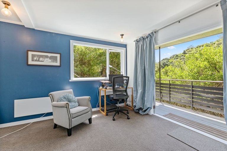 Photo of property in 12 Latham Road, York Bay, Lower Hutt, 5013