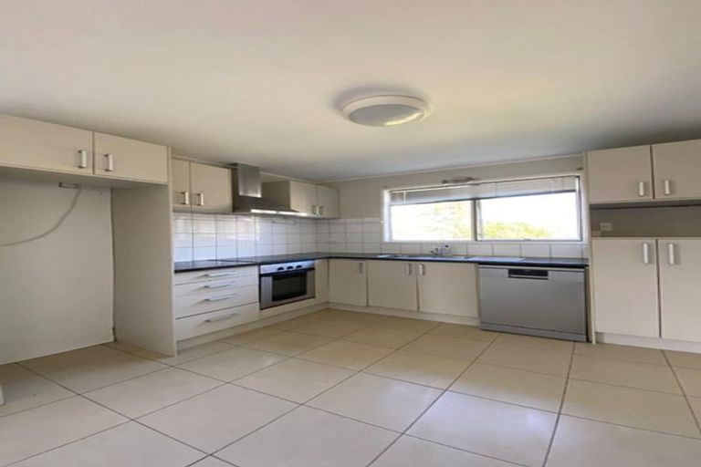 Photo of property in 99 Archmillen Avenue, Pakuranga Heights, Auckland, 2010