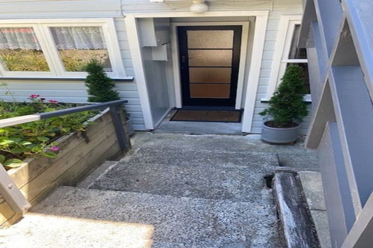 Photo of property in 32 Monaghan Avenue, Karori, Wellington, 6012