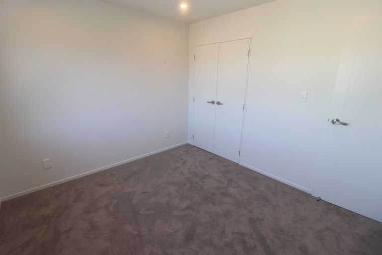 Photo of property in 1 Ngatoa Place, Glenfield, Auckland, 0629