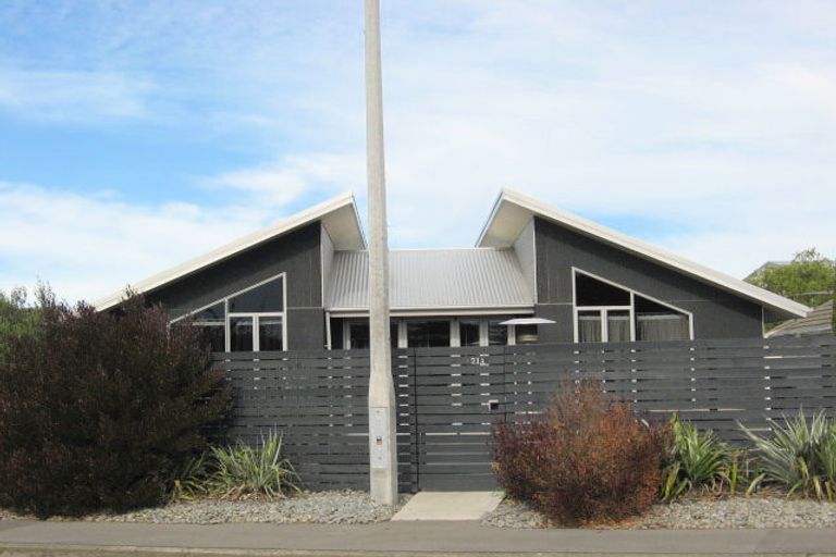 Photo of property in 21 Buchanans Road, Sockburn, Christchurch, 8042