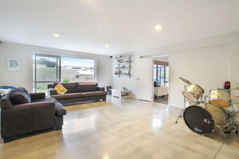 Photo of property in 121 Torkar Road, Clarks Beach, 2122