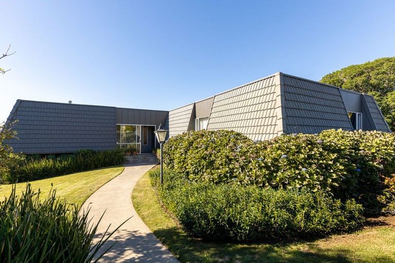 Photo of property in 8 Saint Ives Grove, Whalers Gate, New Plymouth, 4310