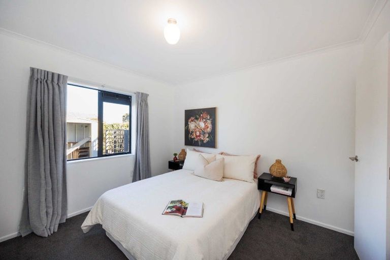 Photo of property in 2 Pinedale Parade, Milson, Palmerston North, 4414