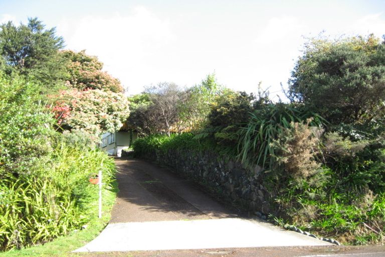 Photo of property in 679 Huia Road, Parau, Auckland, 0604