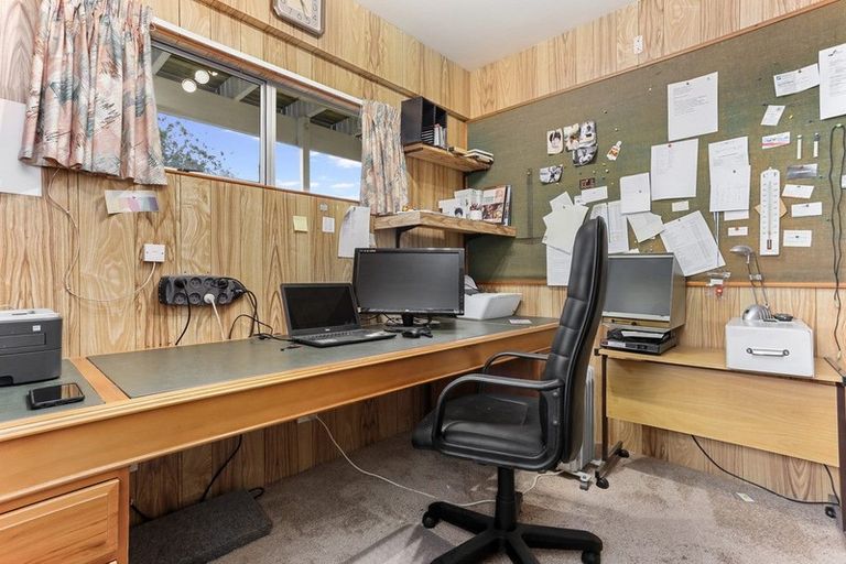 Photo of property in 194 Forest Hill Road, Waiatarua, Auckland, 0612