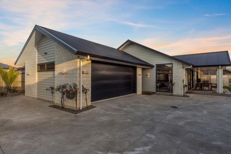 Photo of property in 53 Kahuparere Crescent, Pyes Pa, Tauranga, 3112