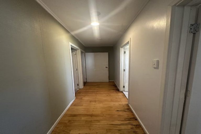 Photo of property in 20 Wattle Road, Sunnyvale, Auckland, 0612