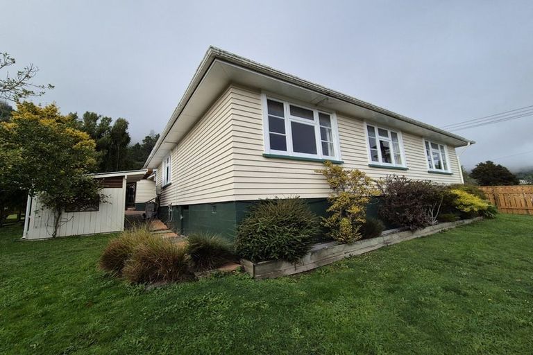 Photo of property in 14 Lincoln Street, Picton, 7220