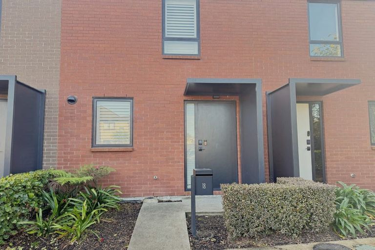 Photo of property in 18 Rara Lane, Manukau, Auckland, 2104