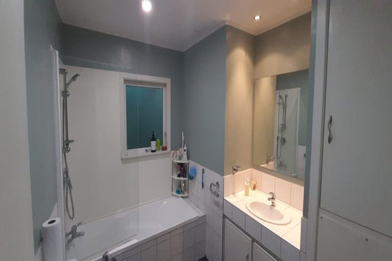 Photo of property in 60 Moore Street, Hillcrest, Auckland, 0627