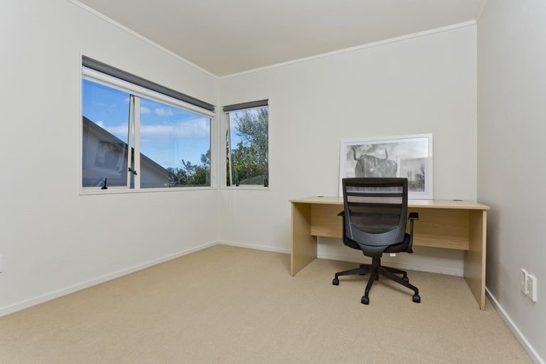 Photo of property in 2/12 Mossop Rise, Glenfield, Auckland, 0629