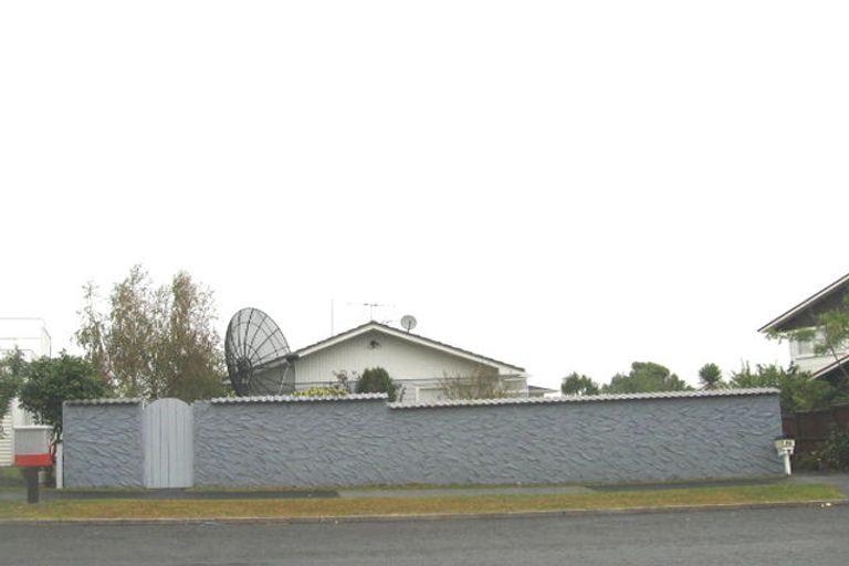 Photo of property in 22 Chelsea View Drive, Chatswood, Auckland, 0626