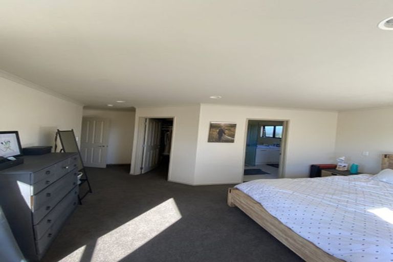 Photo of property in 17 Rivervale Grove, Stanmore Bay, Whangaparaoa, 0932