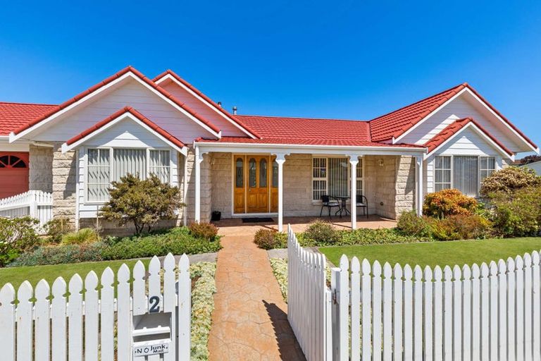 Photo of property in 2 Beech Place, Hawera, 4610