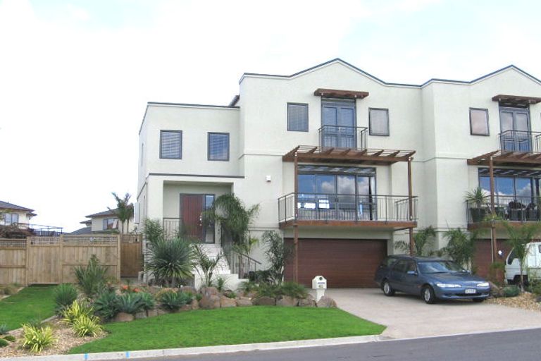 Photo of property in 42 Provence Esplanade, Te Atatu Peninsula, Auckland, 0610