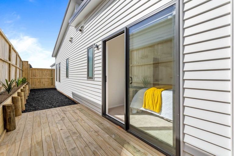 Photo of property in 19 Cara Avenue, Kumeu, 0810