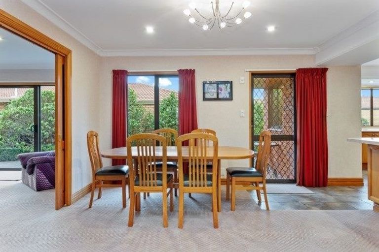 Photo of property in 6 Hinton Place, Rangiora, 7400