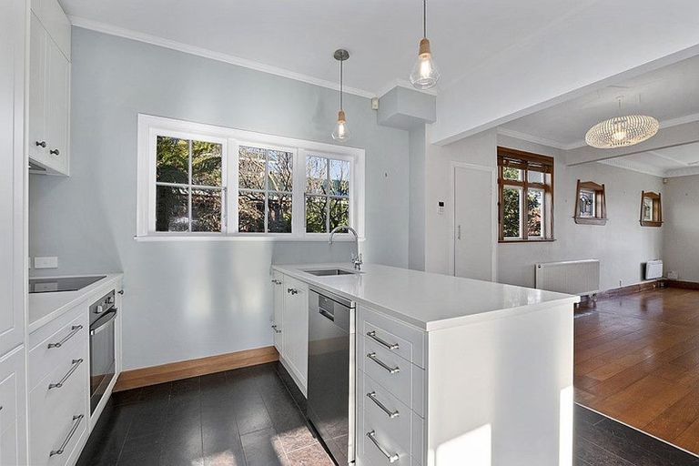 Photo of property in 24 Fitzherbert Street, Alicetown, Lower Hutt, 5010