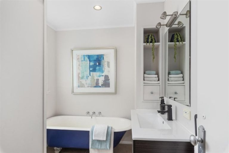 Photo of property in 8 Stafford Road, Northcote Point, Auckland, 0627