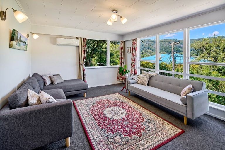 Photo of property in 22 Rintoul Grove, Stokes Valley, Lower Hutt, 5019