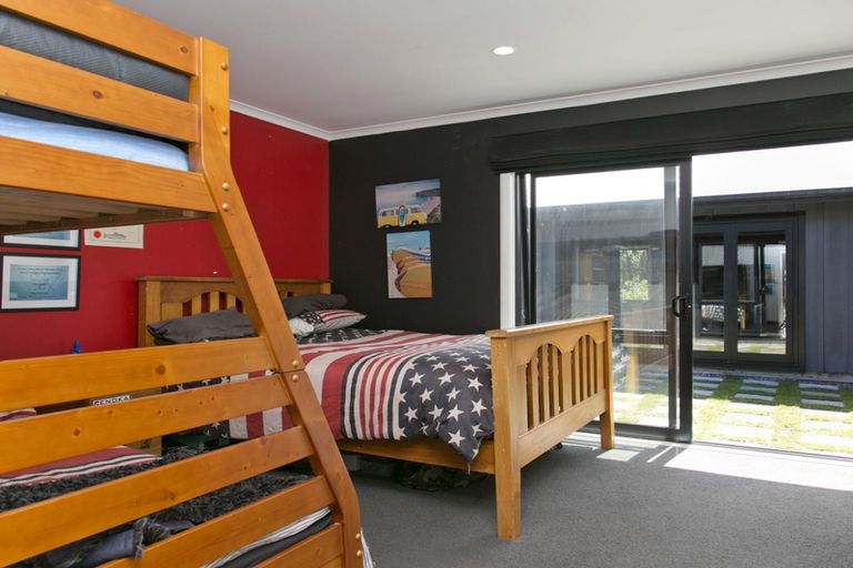 Photo of property in 25 Piro Place, Acacia Bay, Taupo, 3385