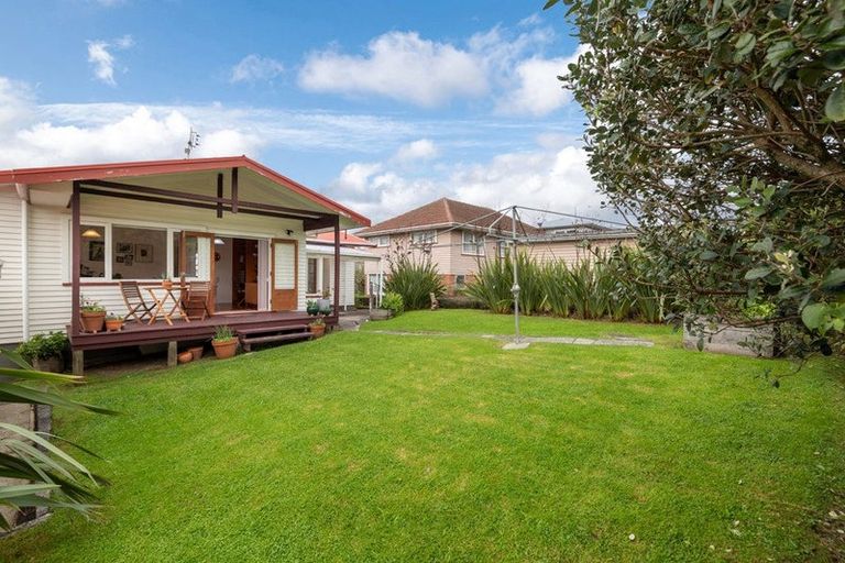 Photo of property in 10 Japonica Drive, Beach Haven, Auckland, 0626