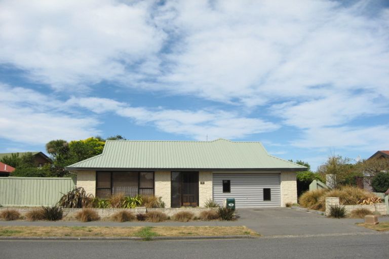 Photo of property in 100 Royal Park Drive, Parklands, Christchurch, 8083