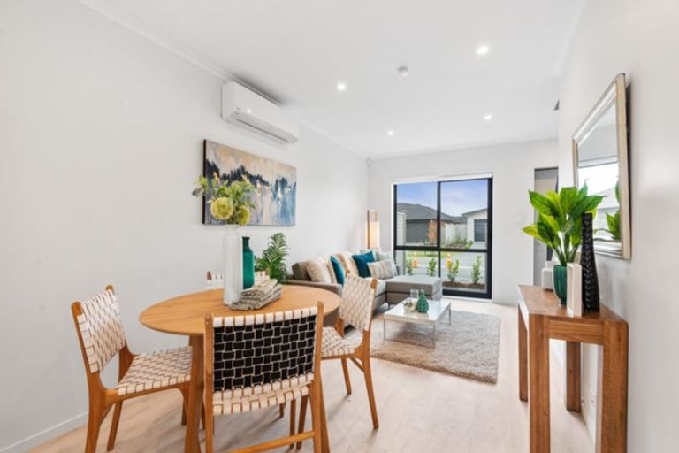 Photo of property in 39 Pepene Avenue, Takanini, 2112