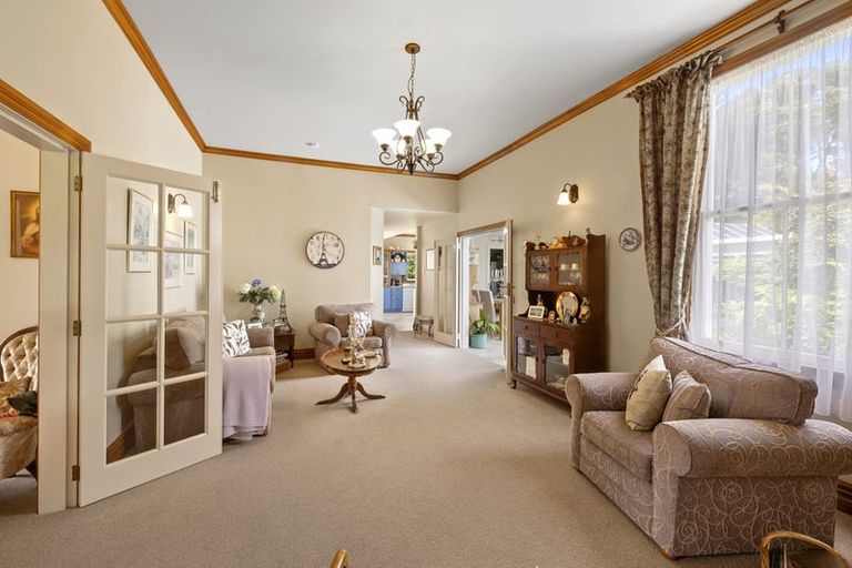 Photo of property in 6 Shortland Street, Lower Vogeltown, New Plymouth, 4310