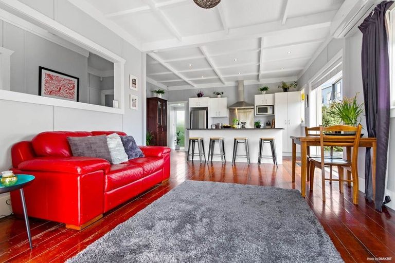 Photo of property in 1a Islington Avenue, New Lynn, Auckland, 0600