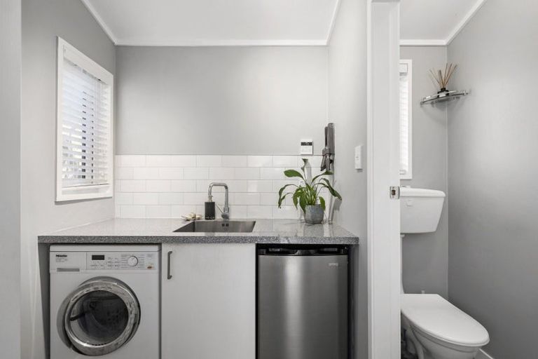 Photo of property in 9/354 Muritai Road, Eastbourne, Lower Hutt, 5013