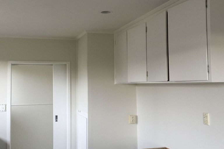 Photo of property in 4 Stallard Place, Glen Eden, Auckland, 0602