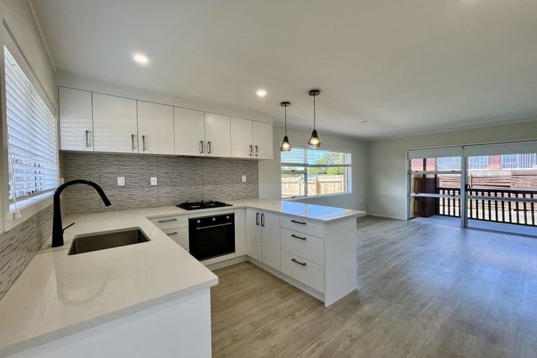 Photo of property in 1/101 Mcleod Road, Te Atatu South, Auckland, 0610