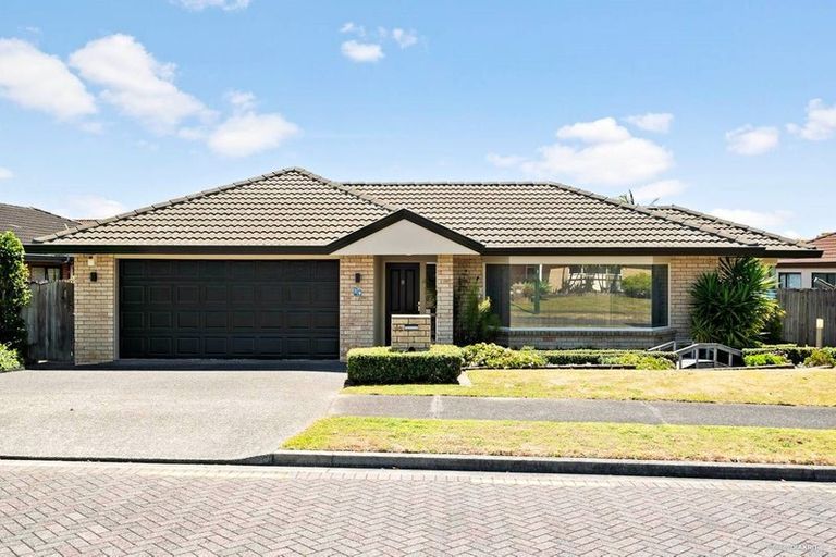 Photo of property in 19 Newinn Crescent, East Tamaki Heights, Auckland, 2016