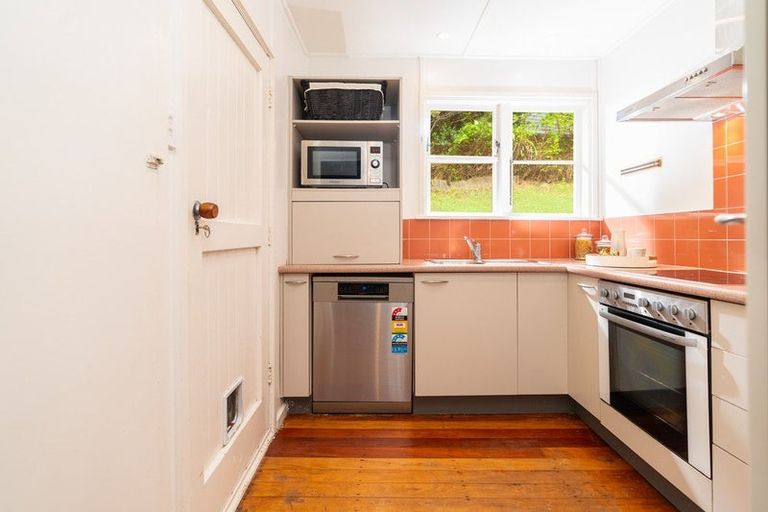 Photo of property in 11 Warwick Street, Wilton, Wellington, 6012