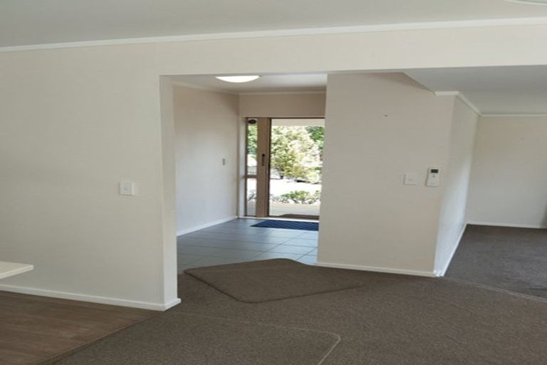 Photo of property in 21 Redfern Lane, Glenfield, Auckland, 0629