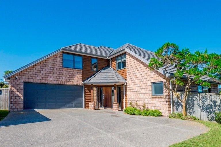 Photo of property in 62 The Drive, Paraparaumu Beach, Paraparaumu, 5032