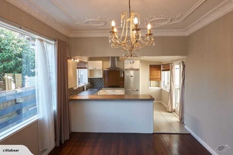 Photo of property in 40 Derwent Street, Island Bay, Wellington, 6023