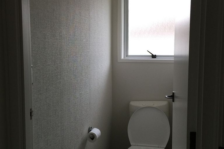 Photo of property in 4 Stallard Place, Glen Eden, Auckland, 0602