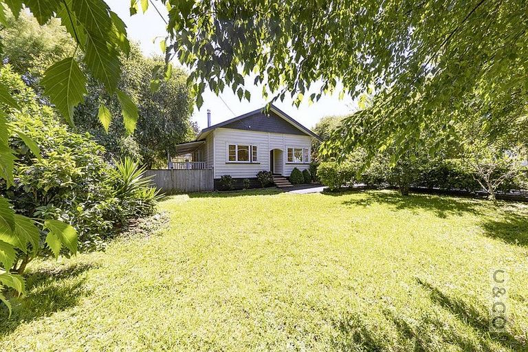 Photo of property in 74 Awaroa Road, Helensville, 0800