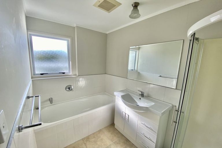 Photo of property in 1/91 Diana Drive, Glenfield, Auckland, 0627