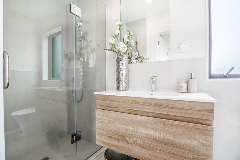 Photo of property in 16a Sheridan Drive, New Lynn, Auckland, 0600