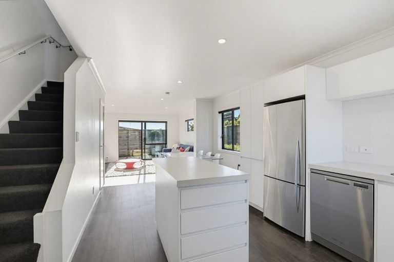 Photo of property in 23/9 Surrey Street, Tawa, Wellington, 5028