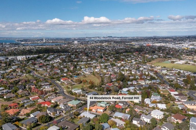 Photo of property in 44 Woodstock Road, Forrest Hill, Auckland, 0620
